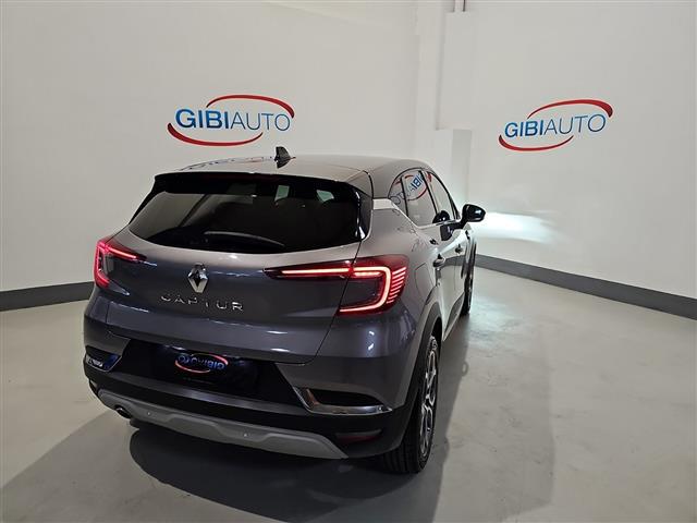 RENAULT Captur 02416030_VO38013170