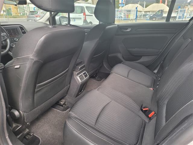 RENAULT Megane 00023466_VO38013404