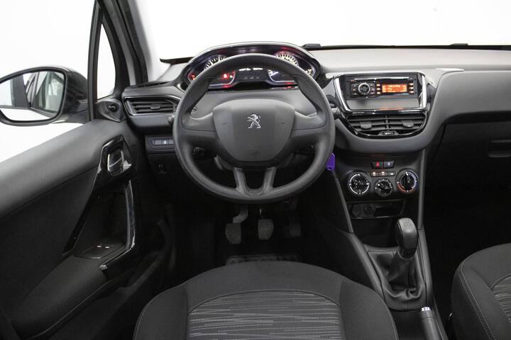 Inside 208 Diesel  Blanco Banquise