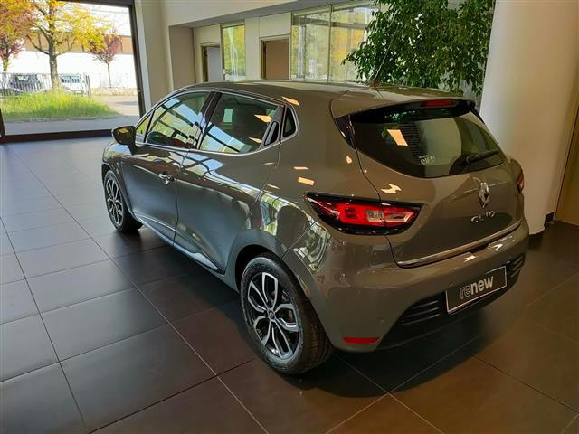 RENAULT Clio 04823019_VO38013042