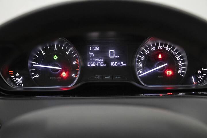 Inside 208 Diesel  Blanco Banquise