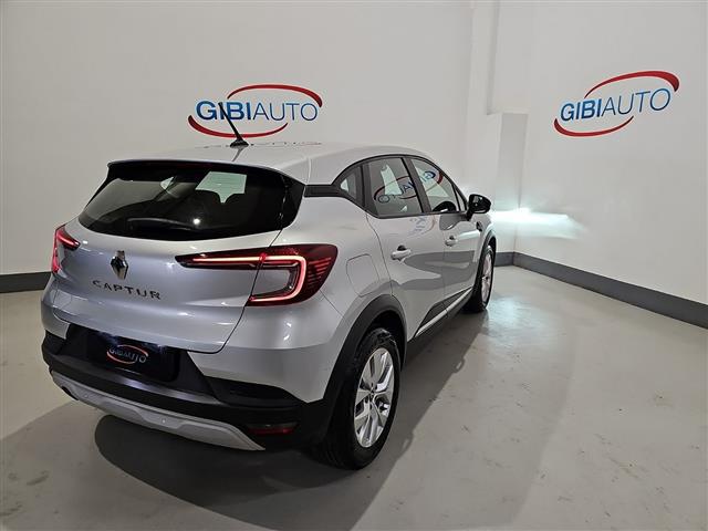 RENAULT Captur 02415766_VO38013170