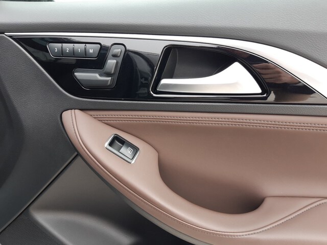 Inside QX30 Diesel  Graphite Shadow
