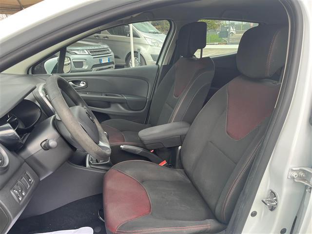 RENAULT Clio 02640127_VO38043366