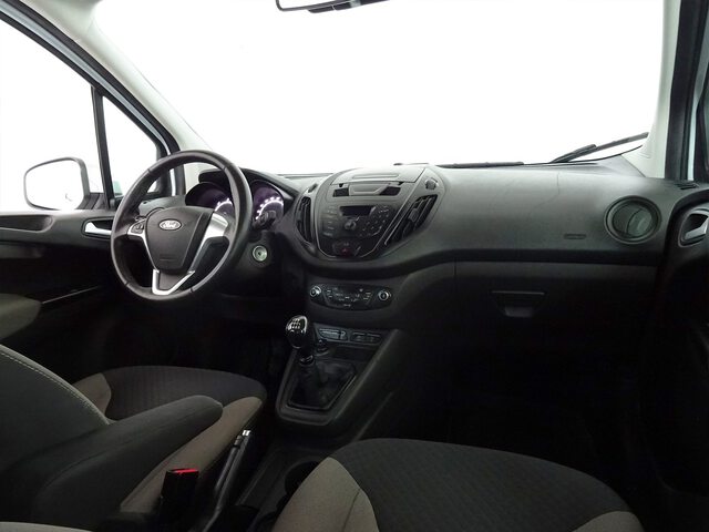 Inside Transit Courier Kombi Diesel  Blanco
