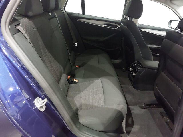 Inside Serie 5 G31 Touring Diesel  Bluestone metalizado