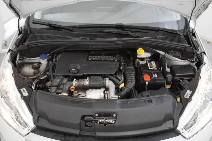Inside 208 Diesel  Blanco Banquise