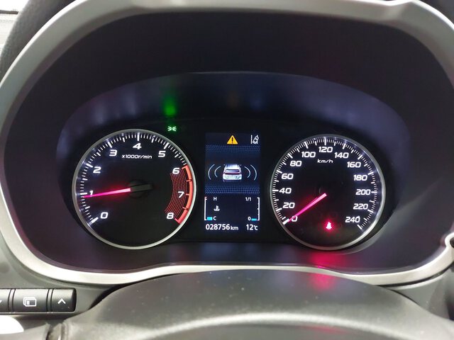 Inside Eclipse Cross  Marron