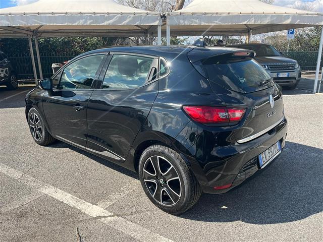 RENAULT Clio 02640754_VO38043366