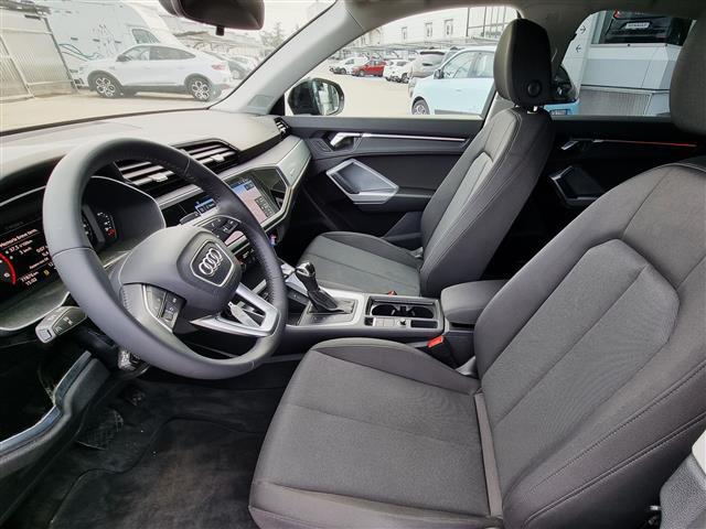 AUDI Q3 II 2018 00187932_VO38023507