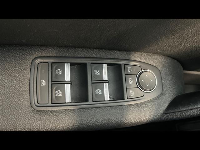 RENAULT Captur 00009008_VO38013330