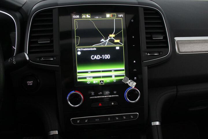 Inside  Koleos  Gris Tornado