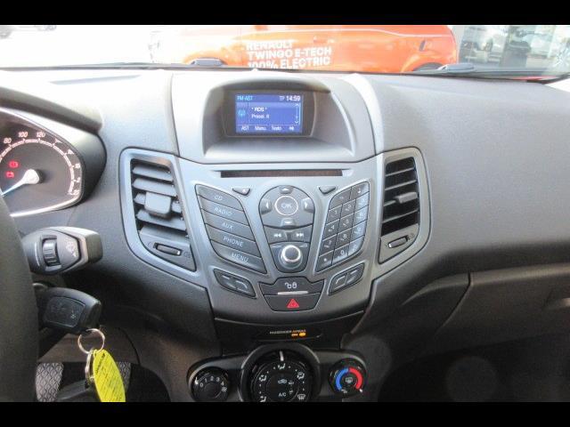 Esterni Fiesta Van MCA 2015  13  Diesel Pastello Rosso