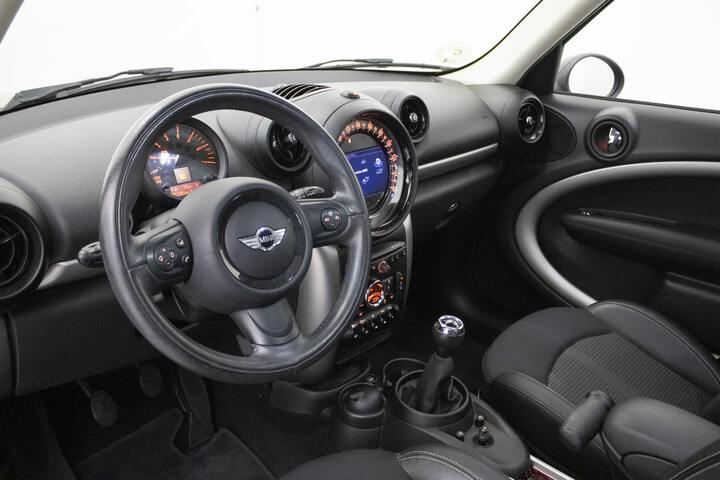 Inside  F60 Countryman Diesel  Midnight Black