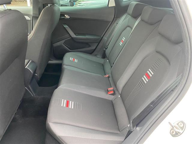 SEAT Arona 2017 02640229_VO38043366