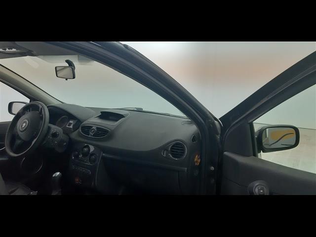 RENAULT Clio 00006451_VO38033579