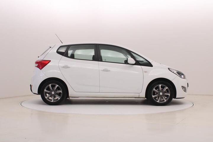 Outside ix20 Diesel  Polar White