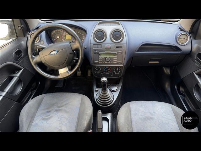 FORD Fiesta 00007118_VO38033579