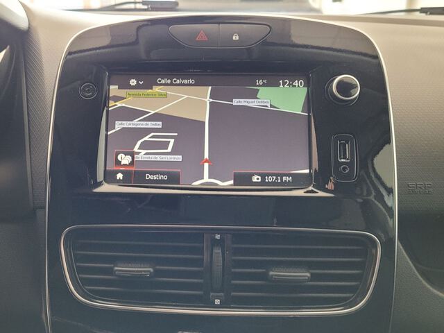 Inside Clio Sport Tourer Diesel  BLANC GLACIER
