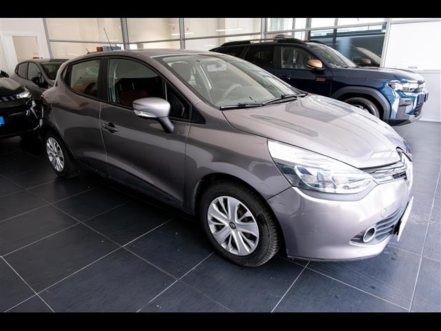 RENAULT Clio 00094543_VO38013437