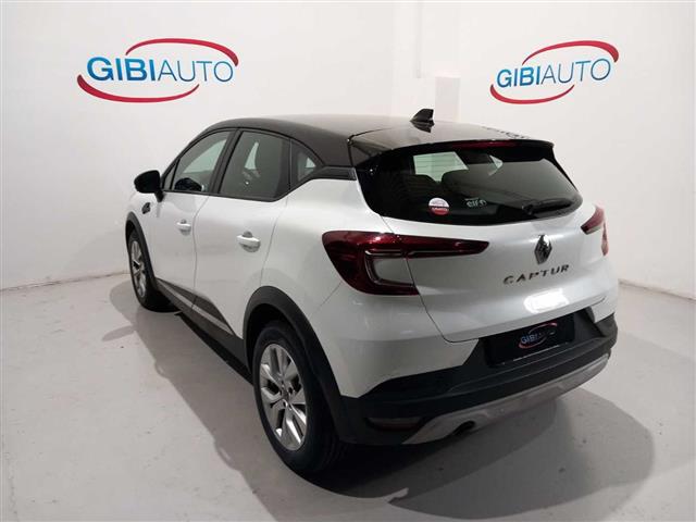 RENAULT Captur 02416075_VO38013170