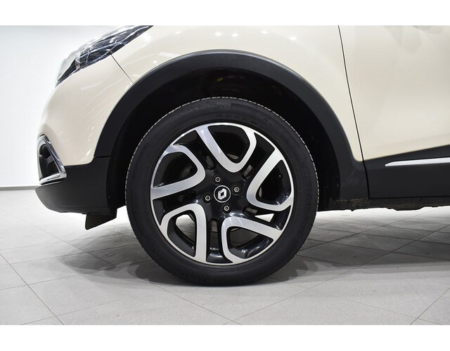 Outside Captur Diesel  Crema