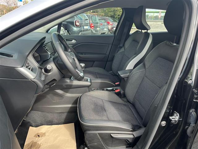 RENAULT Captur 02640550_VO38043366