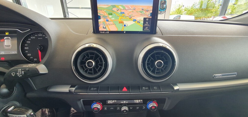 Inside A3 Sportback Diesel  Rojo tango
