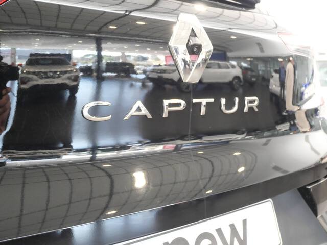 Outside Captur  NEGRO