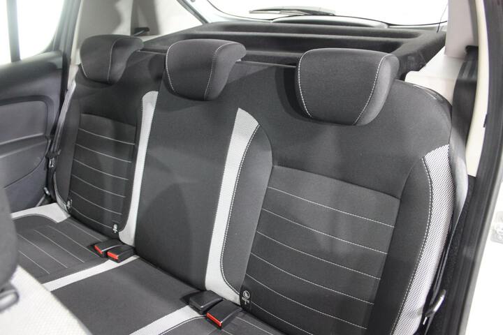 Inside Sandero Diesel  Blanco Glaciar