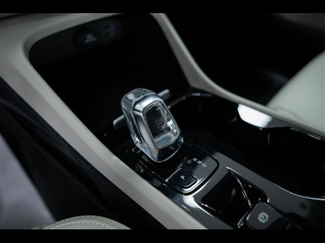 VOLVO XC40 40001650_VO38053400