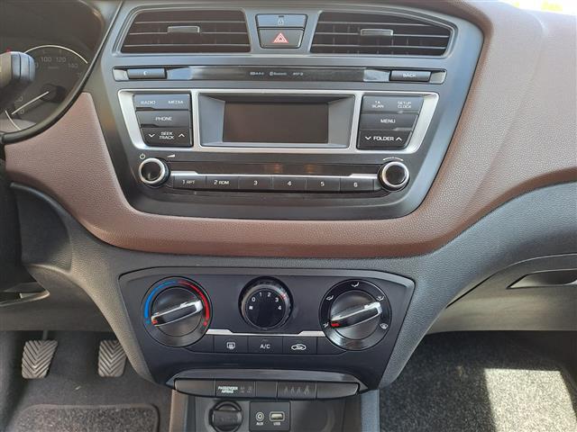 HYUNDAI i20 05884703_VO38013080