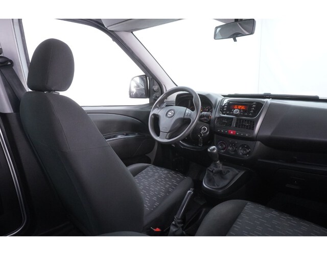 Inside Combo Combi Diesel  Plata