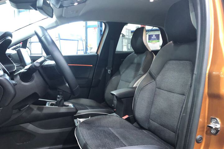 Inside Captur  Naranja Atakama con 