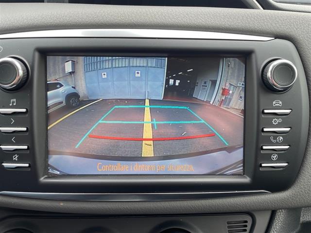 TOYOTA Yaris 00392996_VO38023217