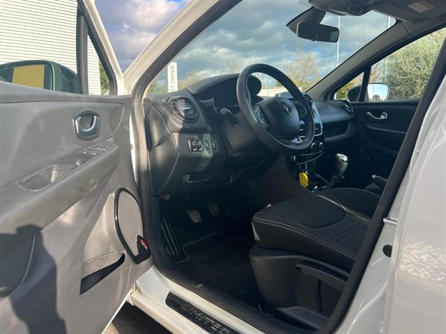 RENAULT Clio 05859940_VO38013080