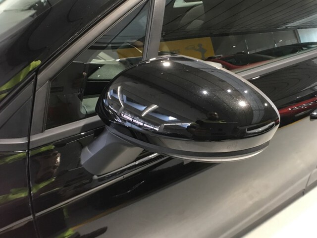 Inside Clio  Negro Brillante