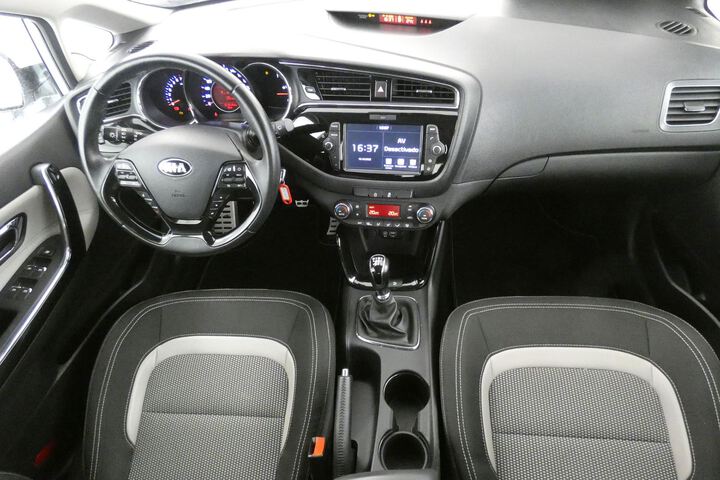 Inside Ceed  Cassa White