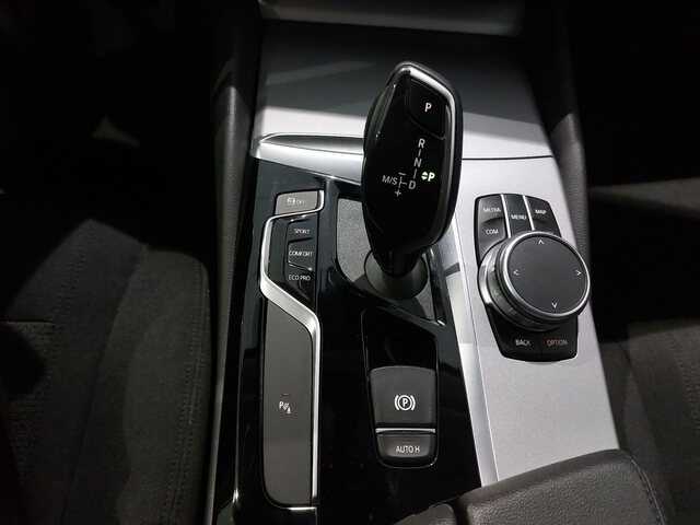 Inside Serie 5 G31 Touring Diesel  Bluestone metalizado