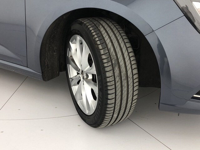 Outside Mégane Sport Tourer  Gris Titanium