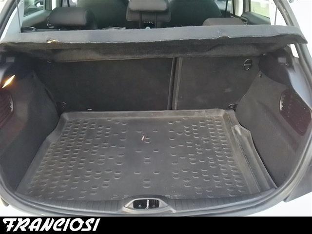 PEUGEOT 208 00023178_VO38013018