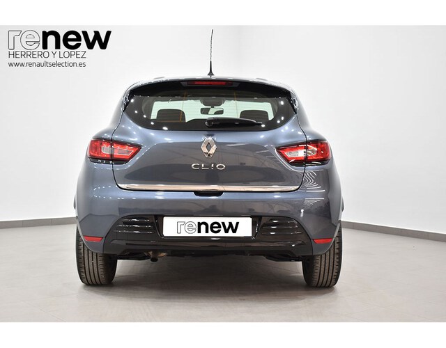 Outside Clio  Gris Platino