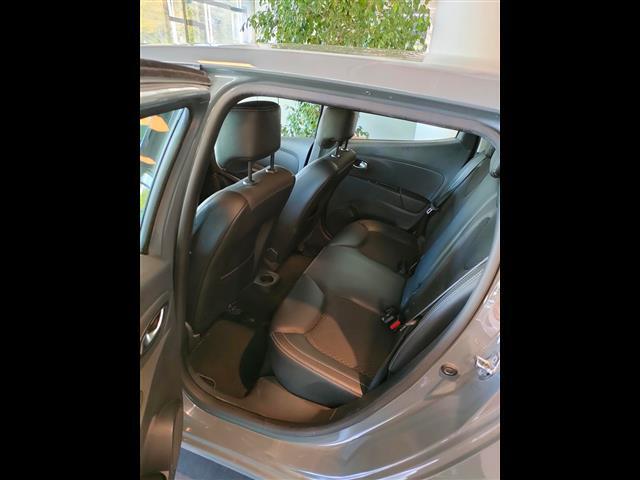RENAULT Clio 04823019_VO38013042