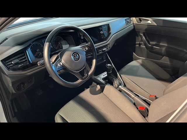 VOLKSWAGEN Polo VI 2017 00016042_VO38043670