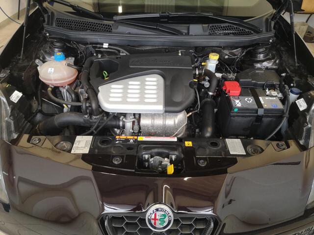 Außenausstattung Giulietta Alfa-White           schwarz