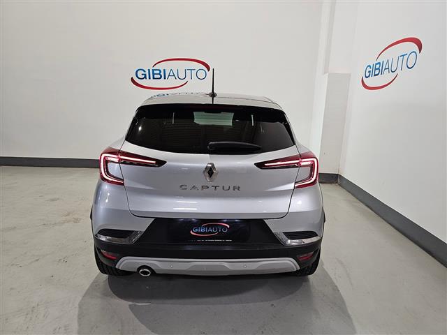 RENAULT Captur 02415917_VO38013170