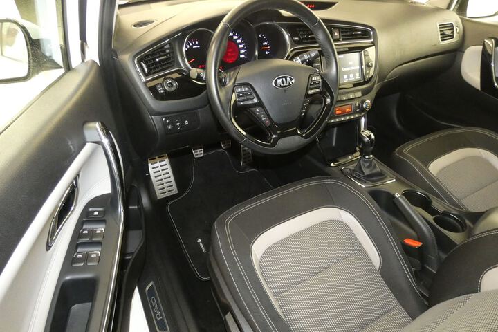 Inside Ceed  Cassa White