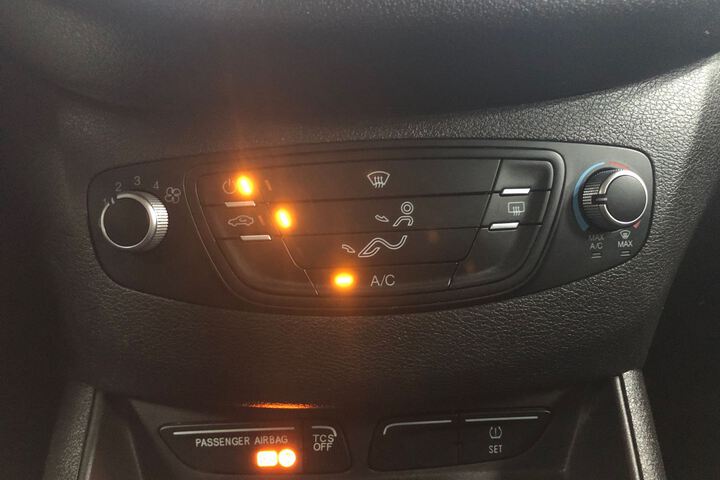 Inside Tourneo Courier  Blanco
