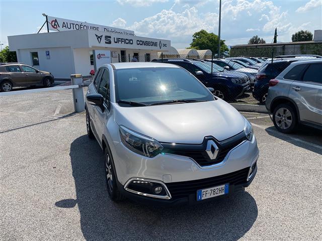 RENAULT Captur 02640282_VO38043366