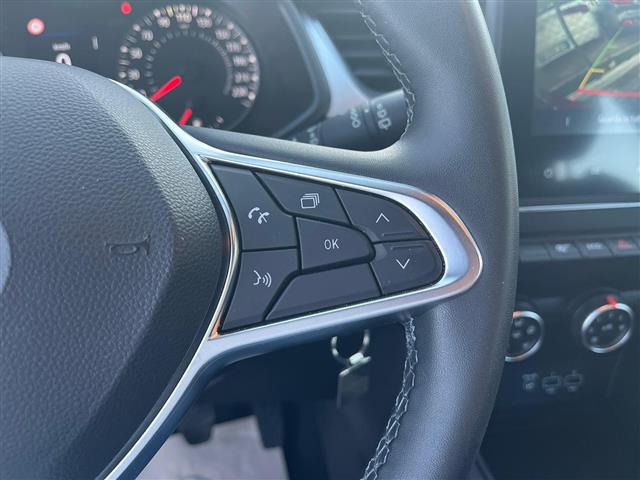 RENAULT Captur 02640935_VO38043366